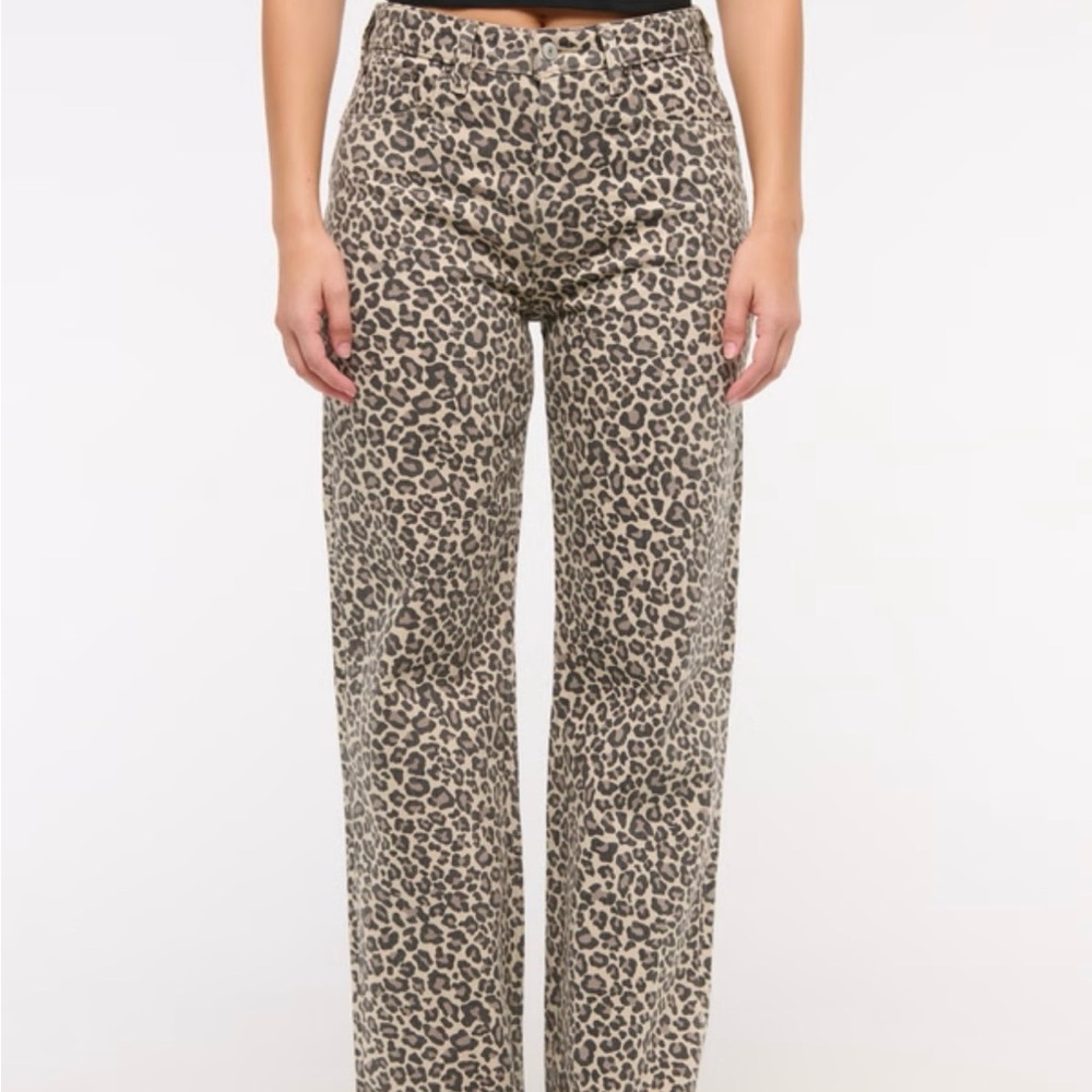 Abercrombie high rise curve love Leopard Print 90’s relaxed jeans 27 short